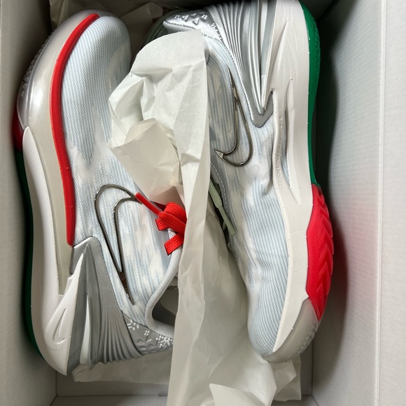 Nike basketball shoes GT cut 2 size 6M/7.5W - white/red/green/silver - Picture 2 of 2